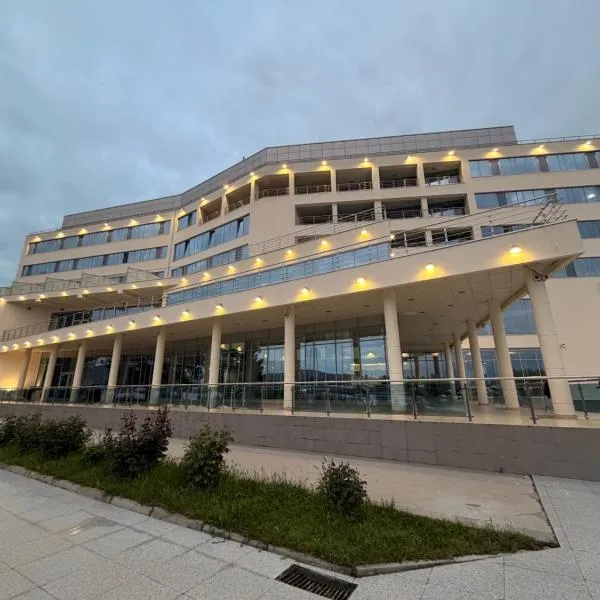Arena Hotel Kur，位于明盖恰乌尔的酒店