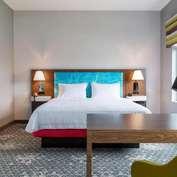 Hampton Inn by Hilton Philadelphia International Airport,位于费城的酒店