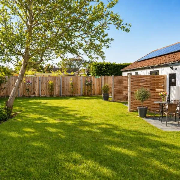 Lytton Tree Lodge Self-Catering Garden Lodges - Near Southwold，位于Reydon的酒店