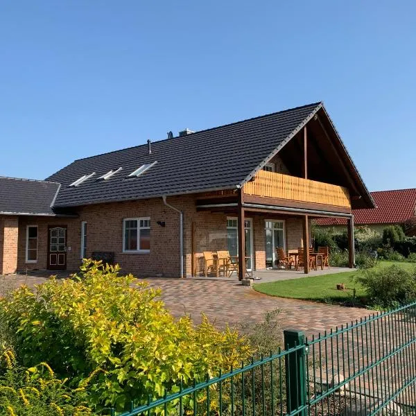 Ferienwohnung am Arendsee mit Balkon Seenähe sehr ruhige Lage，位于阿伦策的酒店