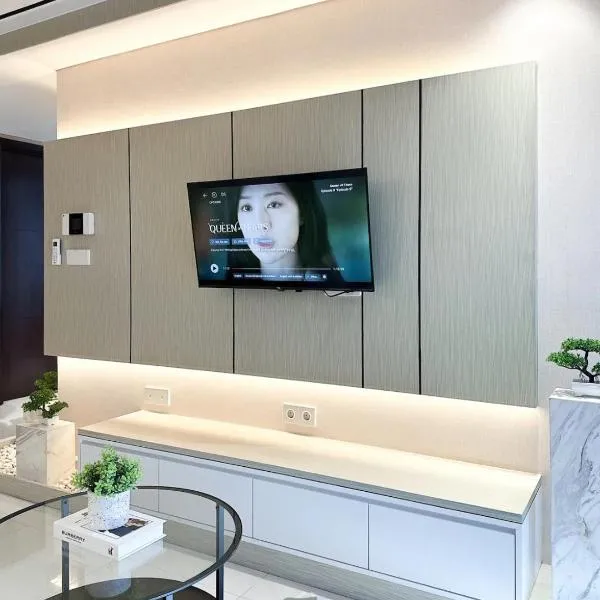Casablanca mall connected chitani tower new 2 bedroom apartment 73sqm luxurious furniture new best facilities building casa grand hotel grade，位于雅加达的酒店