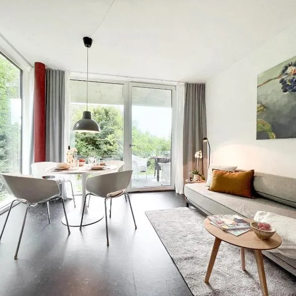 Blueberry Living - Design-Apartments am Starnberger See, Natur & Erholung, Privatparkplatz, nur 400 m zum See，位于图青的酒店