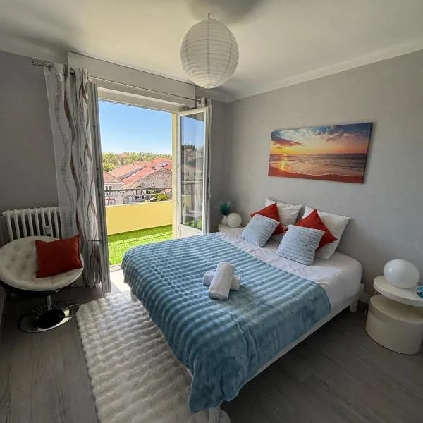 Appartement F4 meublé 75m2 trois chambres avec balcon，位于维泰勒的酒店