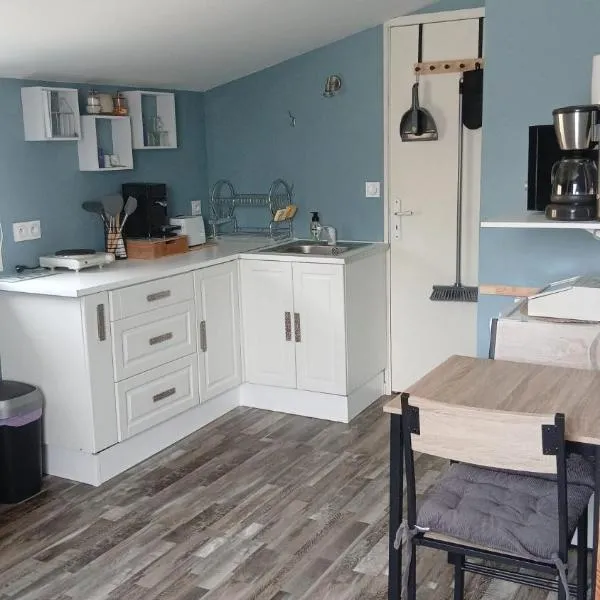 Studio aménagé pour 2 personnes, indépendant，位于Questembert的酒店