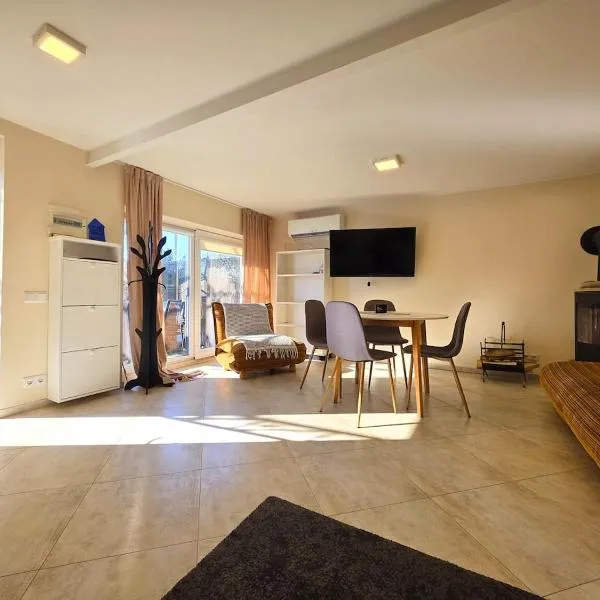 Cosy Hideaway Guest House，位于Dovilai的酒店