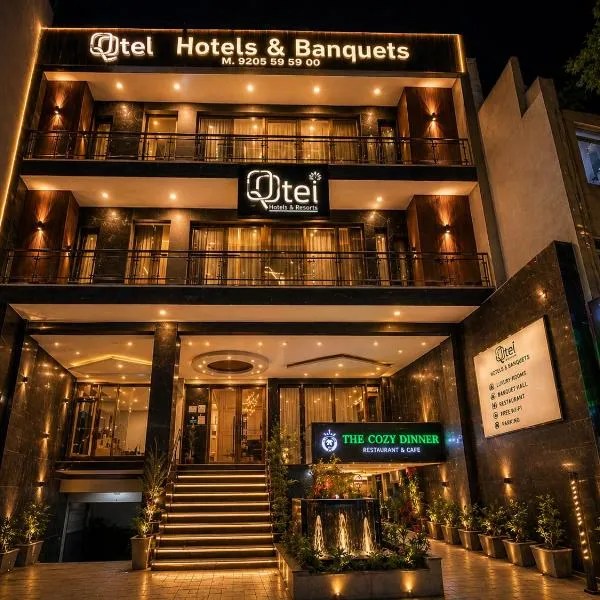 Qotel Comfort Chhatarpur Near Metro & Tivoli Garden，位于新德里的酒店
