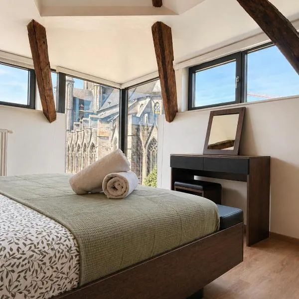 Duplex Apartment in the Heart of Ghent with Fantastic Views,位于根特的酒店