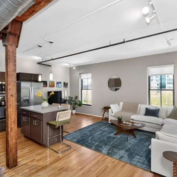Top-Floor Loft , Downtown Views, Free Parking，位于德梅因的酒店