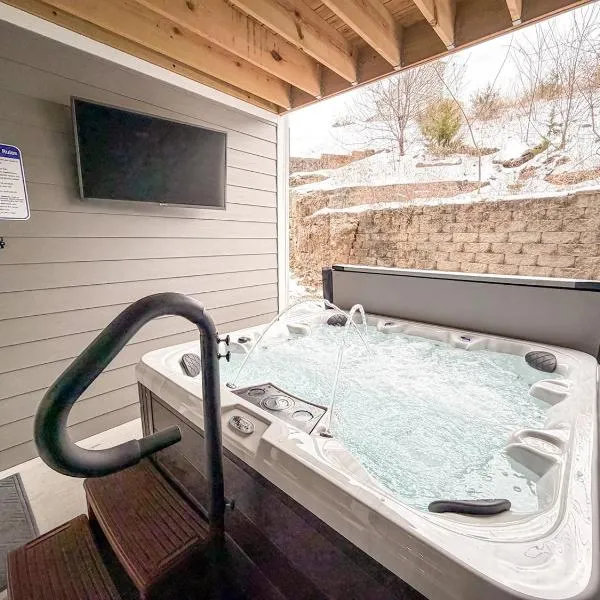 Fall Special Hot Tub No Dog Fee Near SD City & Strip No Steps，位于布兰森的酒店