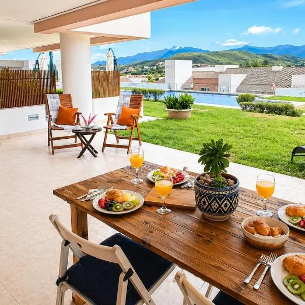 LUXURY RELAX Valle del Este golf y playa con vistas a piscina，位于维拉的酒店