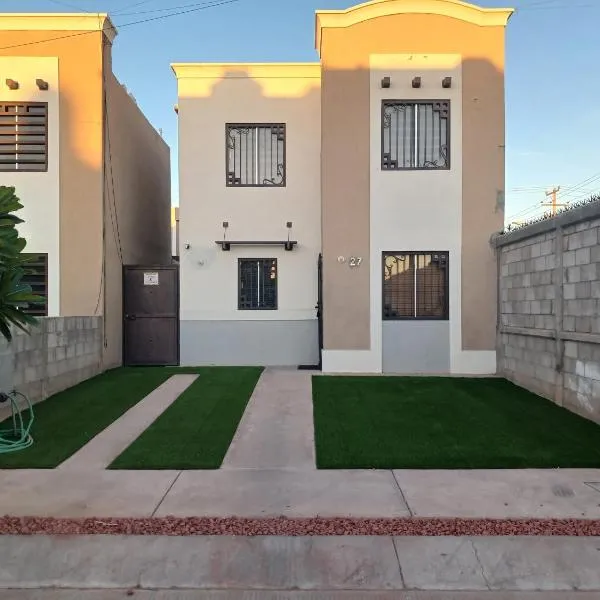 Vivienda completa 2 plantas, y privada con acceso controlado,位于埃莫西约的酒店