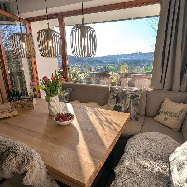 Ferienwohnung Bergzauber im Ferienpark Oberallgäu- Pool- Sauna- Bikepark- Skilift- Loipe- Wanderwege- stilvoll und kinderfreundlich，位于米森-维尔哈姆斯的酒店