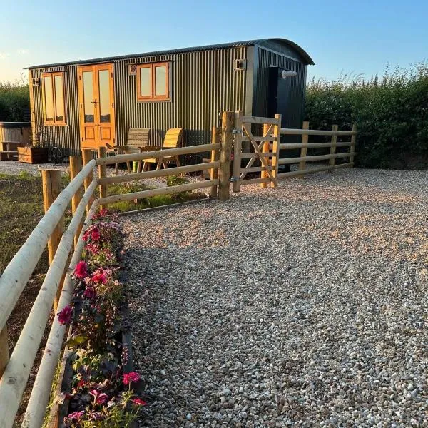 Harriets Hideaway - hot tub and views，位于East Worlington的酒店