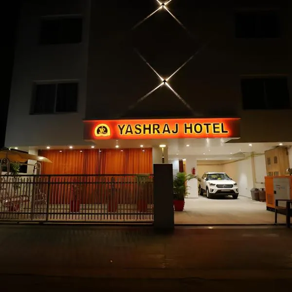 Nova Yashraj Hotel，位于拉杰果德的酒店