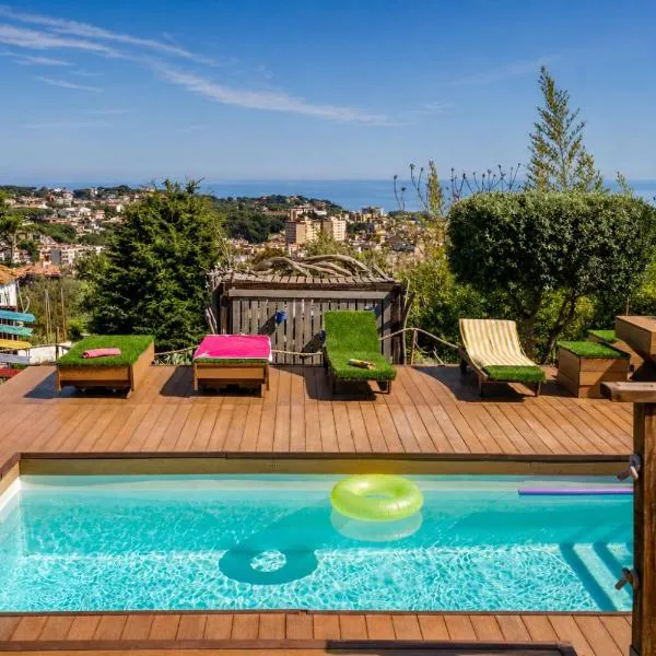 Villa Carrasca l Luxe l Vistas al Mar l Piscina Climatizada l Privacidad & Naturaleza，位于阿雷尼斯-德蒙特的酒店
