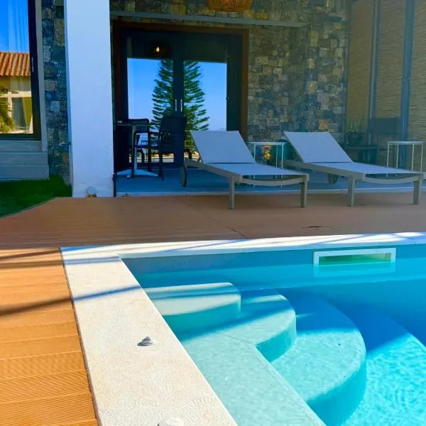 Romantic Pool Suite with Sea View Rastoni，位于梅里逊的酒店