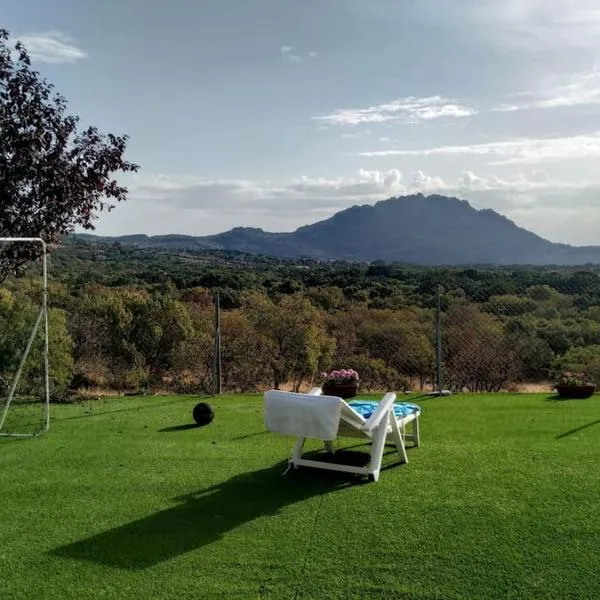 Chalet independiente con vistas，位于Bustarviejo的酒店
