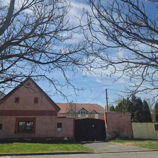 Apartmán na statku NH Stables，位于Nýřany的酒店