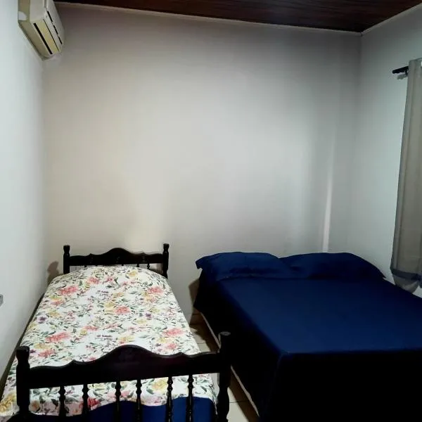 Apart casal familia completo-ar condicionado-proximo de tudo，位于皮拉波拉的酒店