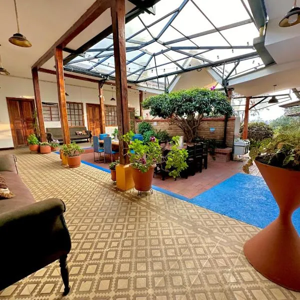 Hostal Kolibrí guasca, Hermosa Casa Colonial en el centro de Guasca，位于瓜斯卡的酒店