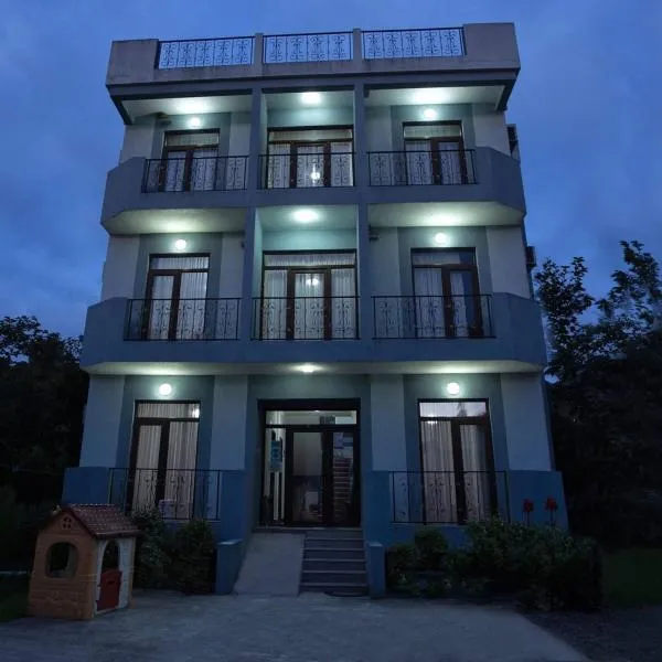 Salo Pool Hotel by the Sea，位于高尼奥的酒店