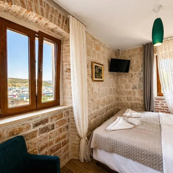 Boutique Rooms Malo More - Old Town and Parking，位于特罗吉尔的酒店