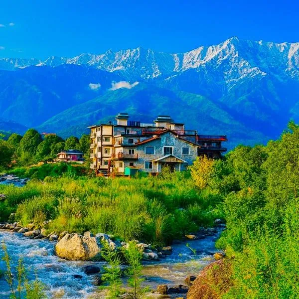 Aachman River Valley Resort by Naina Staycation，位于达兰萨拉的酒店