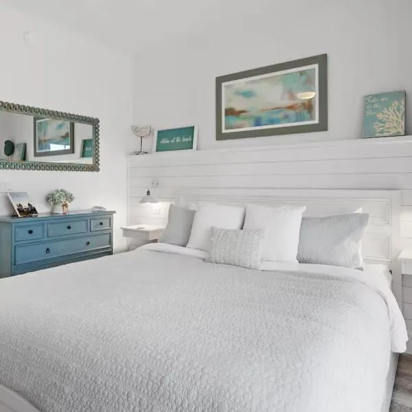 Bluehavenon30a-Between Rosemary & Alys Beach -Steps to Beach & Dining-Sleeps 3，位于罗斯玛丽海滩的酒店