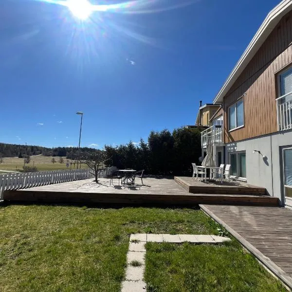 An entire floor in a beautiful villa, close to Arlanda Airport，位于斯德哥尔摩的酒店