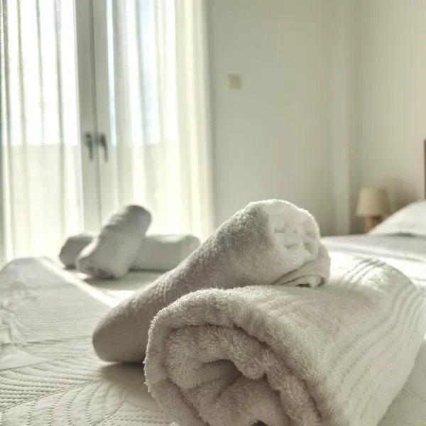 Arientas Apartment，位于埃尔莫波利斯的酒店