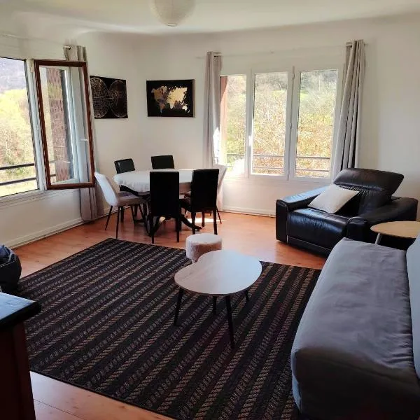 Appart cosy 6 pers Montagne, ski, lac, forêt, BBQ，位于Saint-Pierre-de-Mésage的酒店