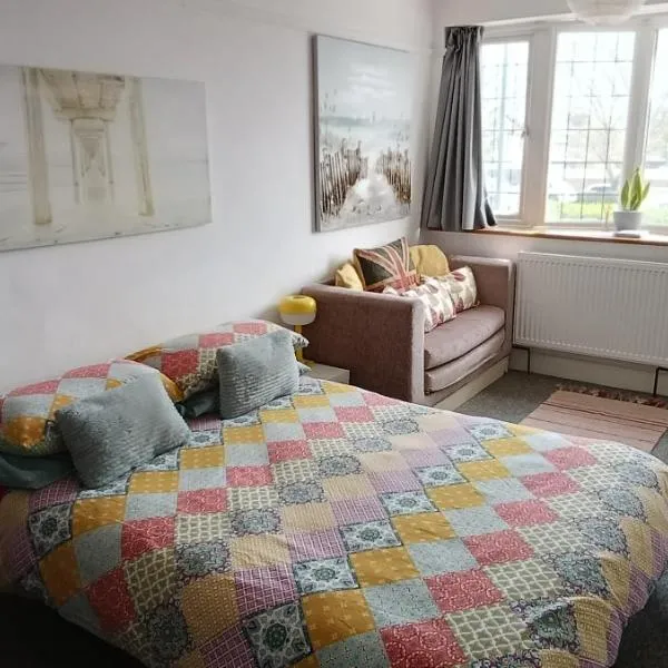 Guest suite 50m from the beach，位于博格诺里吉斯的酒店