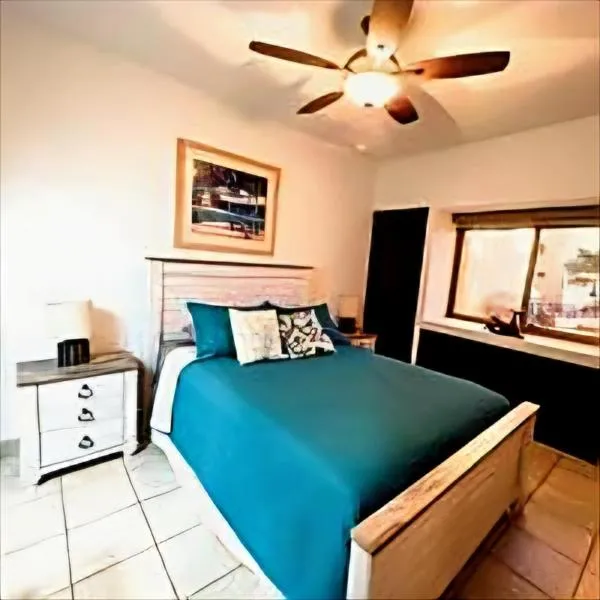 Ocean Front PRINCESA Resort D108-Sandy Beach-Ground Floor-HUGE，位于佩尼亚斯科港的酒店
