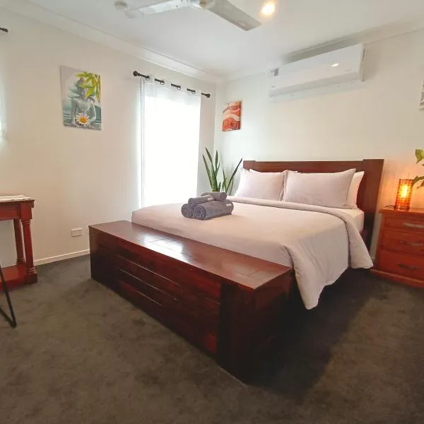 Deluxe Queen Room - Shared Bathroom，位于Holmview的酒店