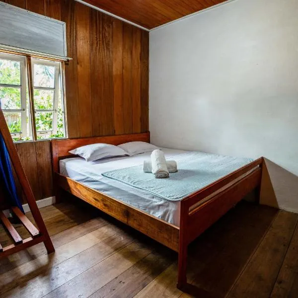 Likat Surf House，位于Tuapejat的酒店