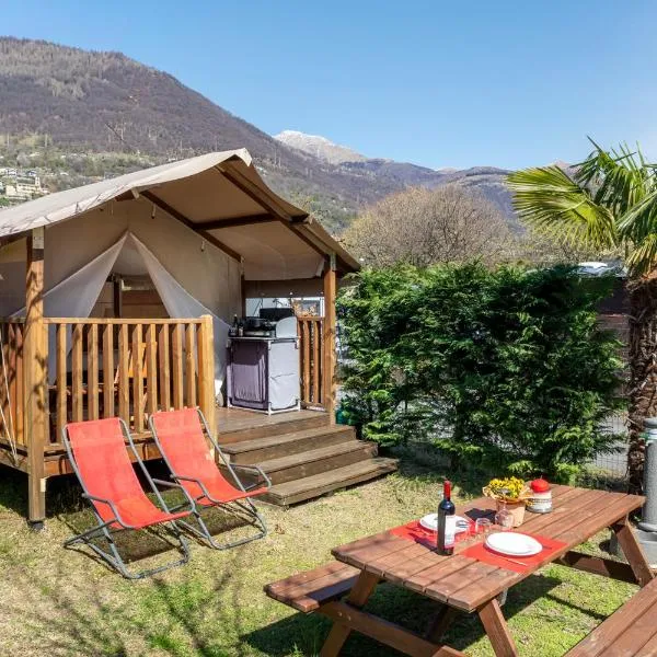 Glamping Italia 90 Mini Lodges，位于多马索的酒店