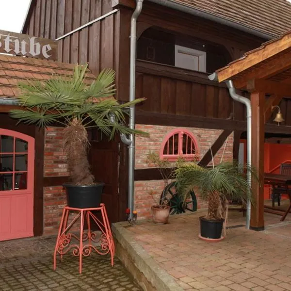 Gasthaus & Pension Luisenstube，位于施特雷利茨的酒店