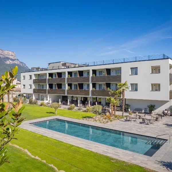 Hotel Cornelian Suites & Rooms，位于阿皮亚诺苏拉斯特拉达的酒店