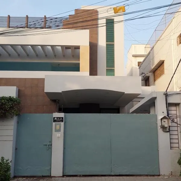Spacious Rooms on 1st Floor Gulshan e Iqbal BLK7，位于卡拉奇的酒店