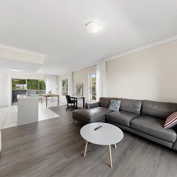 Modern 2BR Mango Hill Stay Close to Shops & Rail，位于北湖的酒店