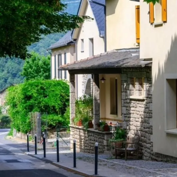 Hotel Restaurant de charme La Lozerette - Proche Florac，位于Cocurès的酒店