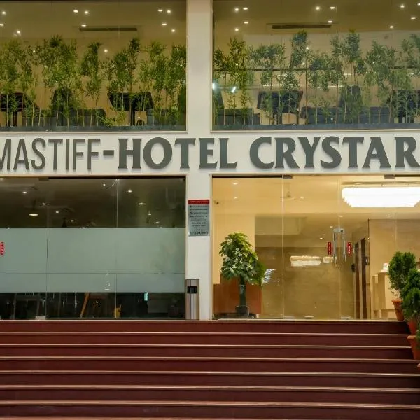 Mastiff Hotel Crystara, Jalgaon，位于Jālgaon的酒店