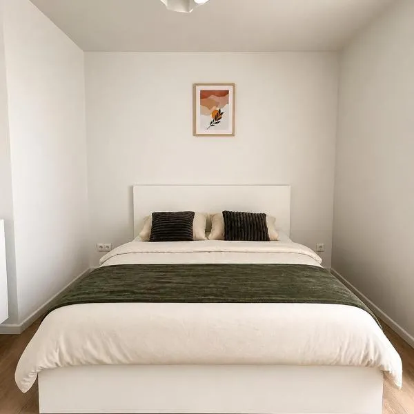 Bright Designer Apartment Sint-Niklaas Center，位于圣尼古拉的酒店