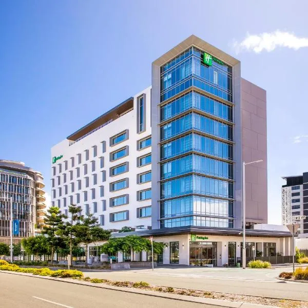 Holiday Inn & Suites Sunshine Coast by IHG，位于玛志洛的酒店