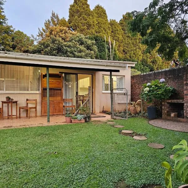 Leopards Tree Garden Cottage，位于Greytown的酒店