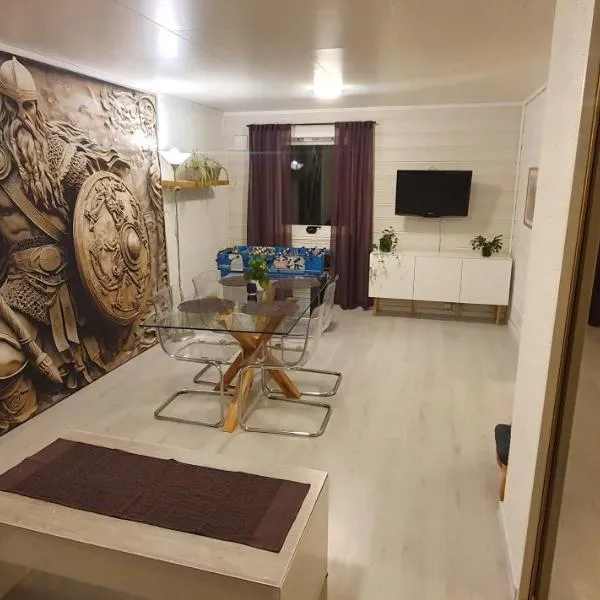 Hanstveitvegen 5 Guest Apartment，位于Bernes的酒店