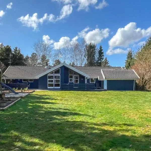 Awesome Home In Oksbøl With Sauna，位于奥克斯伯尔的酒店