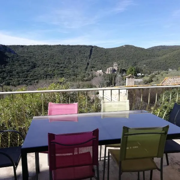 Maison calme avec vue exceptionnelle，位于Vailhan的酒店