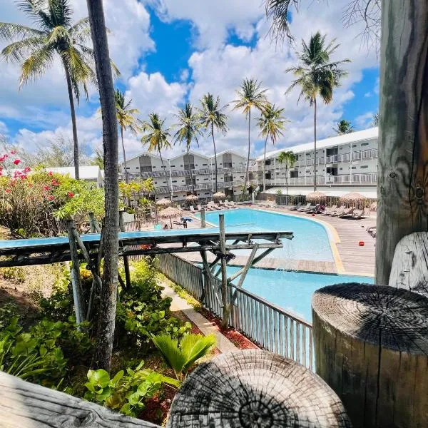 Carayou Marina Suite Piscine & Mer Pointe du Bout，位于莱特鲁瓦西莱的酒店