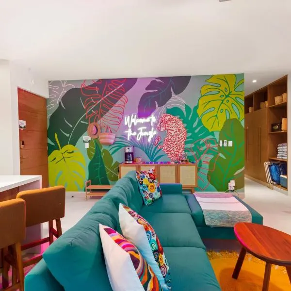3 Bedroom Jungle Vibes Condo in Akumal Beach Access Rooftop Pools，位于艾库玛尔的酒店